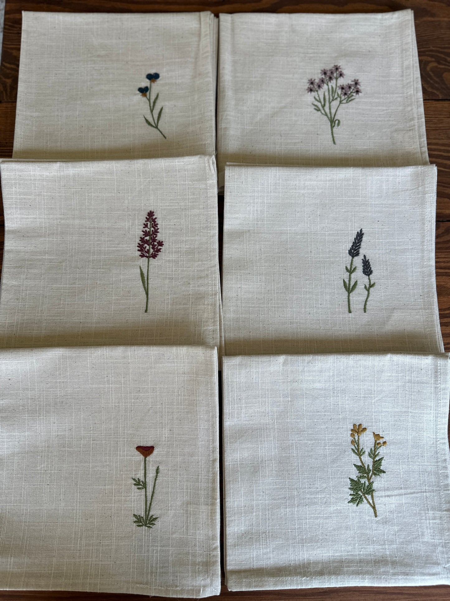 Servietten Set/2 Stoffservietten mit Stickereien- Verschiedene Blumen 45x45 cm. 100% Baumwolle.