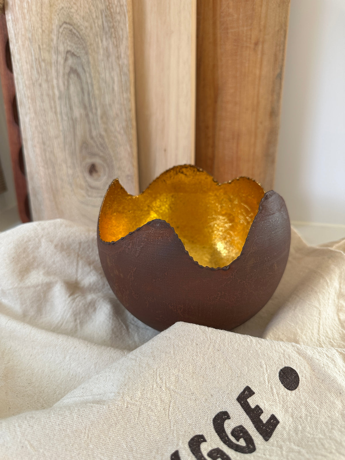 Windlicht aus Metall, Rost Optik, innen Gold farbig