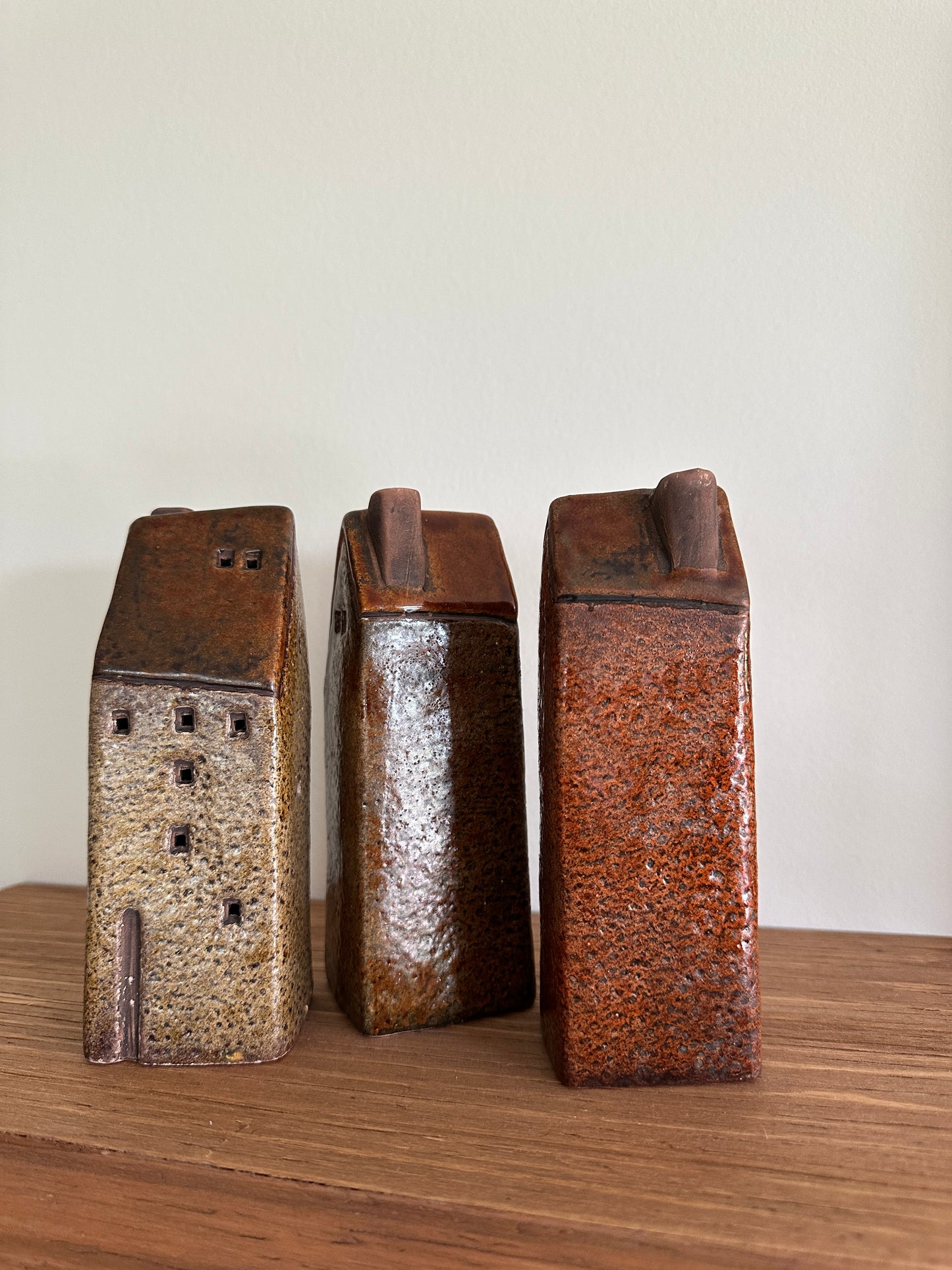 Haus aus Keramik. Set/3 H: 15cm.