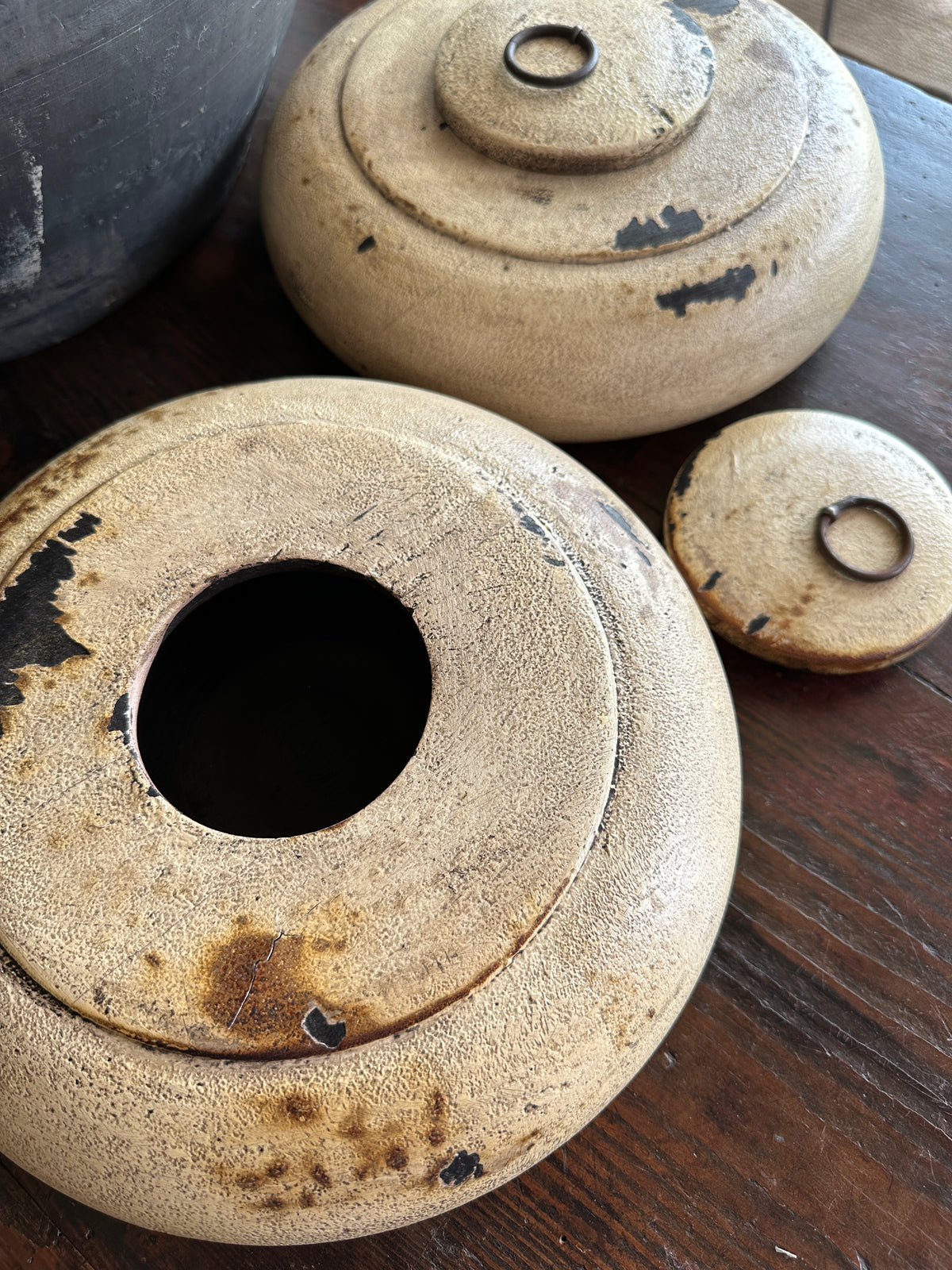 Aufbewahrung- Holz- Dose, rund. Holz altweiß, flach, Shabby chic. Jedes Stück ein Unikat