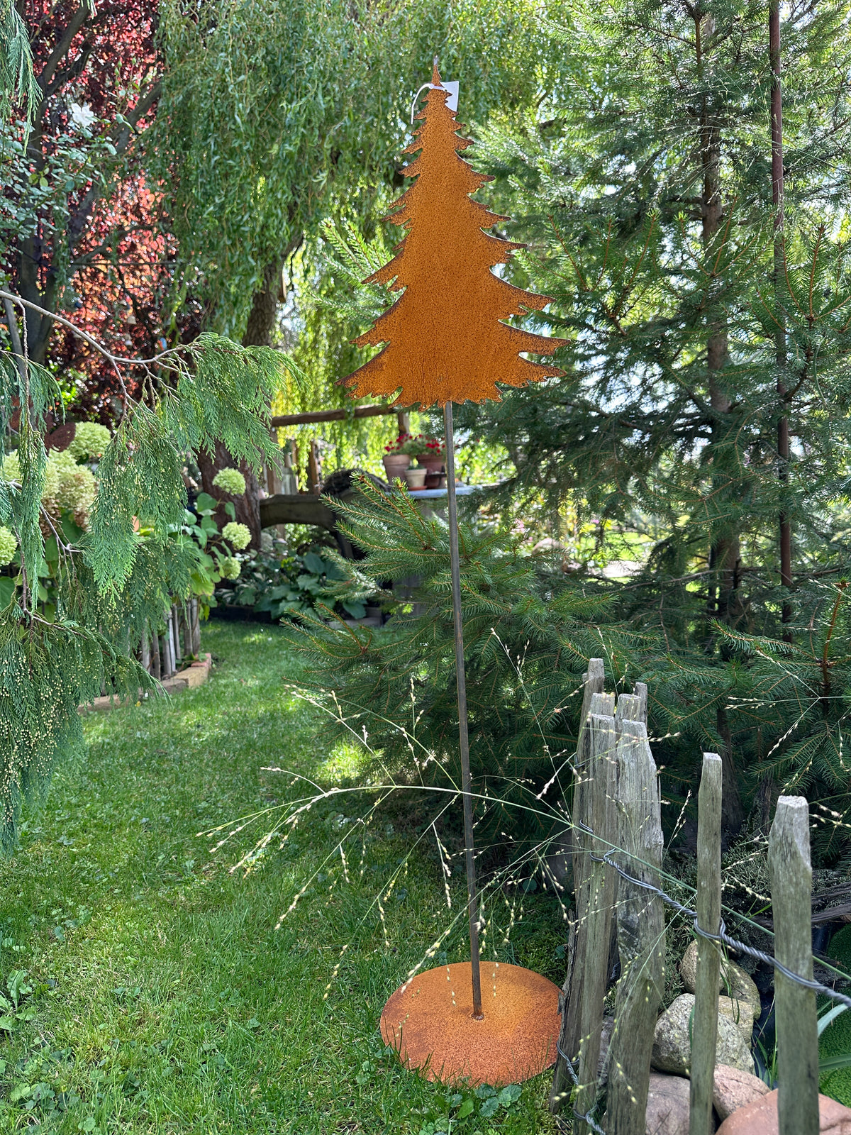 Baum auf Fuß Rost/ Eisen
