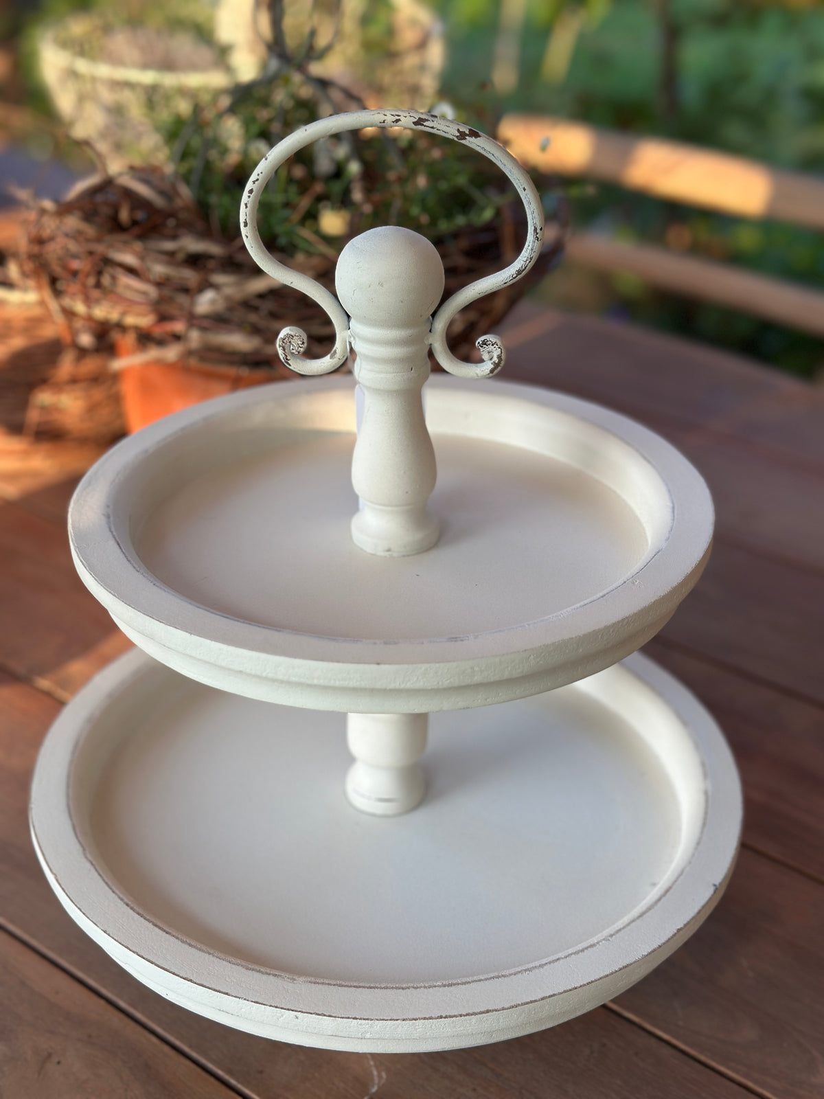 Etagere weiß aus Holz, Griff aus Metall 30x36 cm