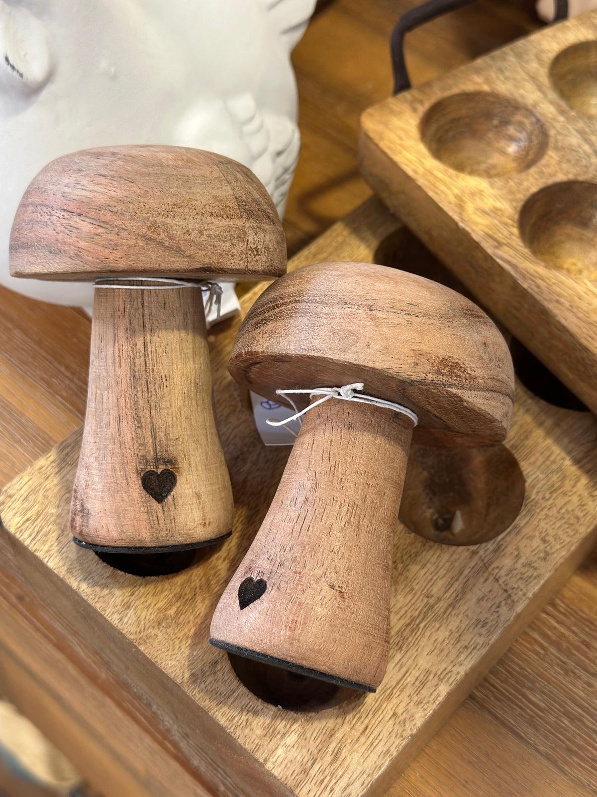 Pilz aus Holz mit Herzchen