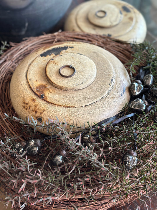 Aufbewahrung- Holz- Dose, rund. Holz altweiß, flach, Shabby chic. Jedes Stück ein Unikat