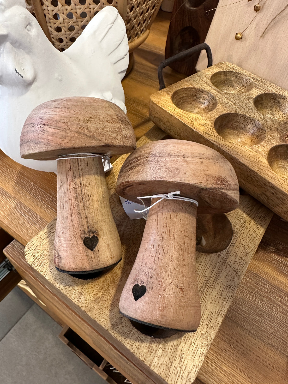 Pilz aus Holz mit Herzchen
