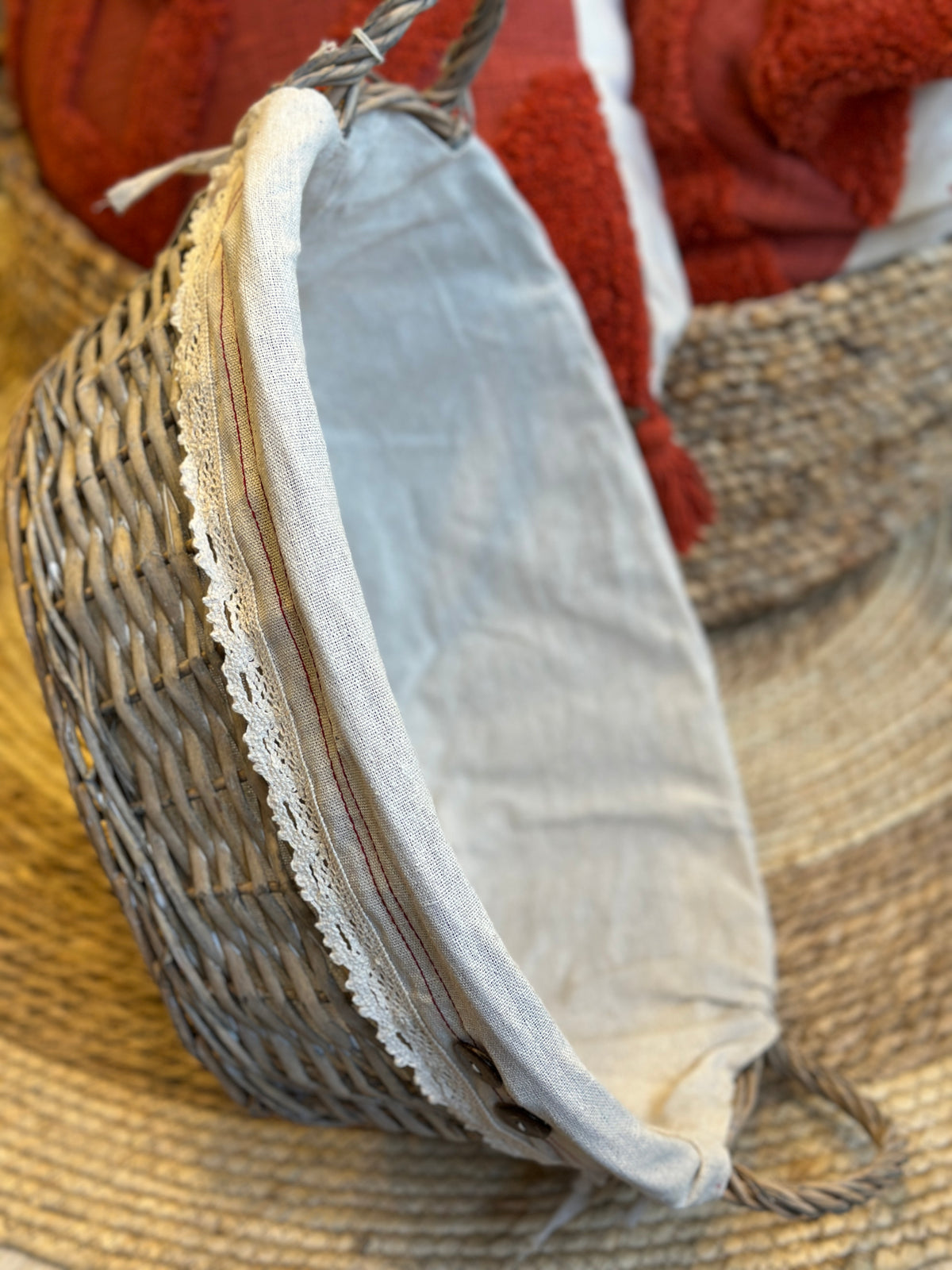 Aufbewahrung/ Korb mit abnehmbaren Stoff mit einer Spitze 43x35x17 cm