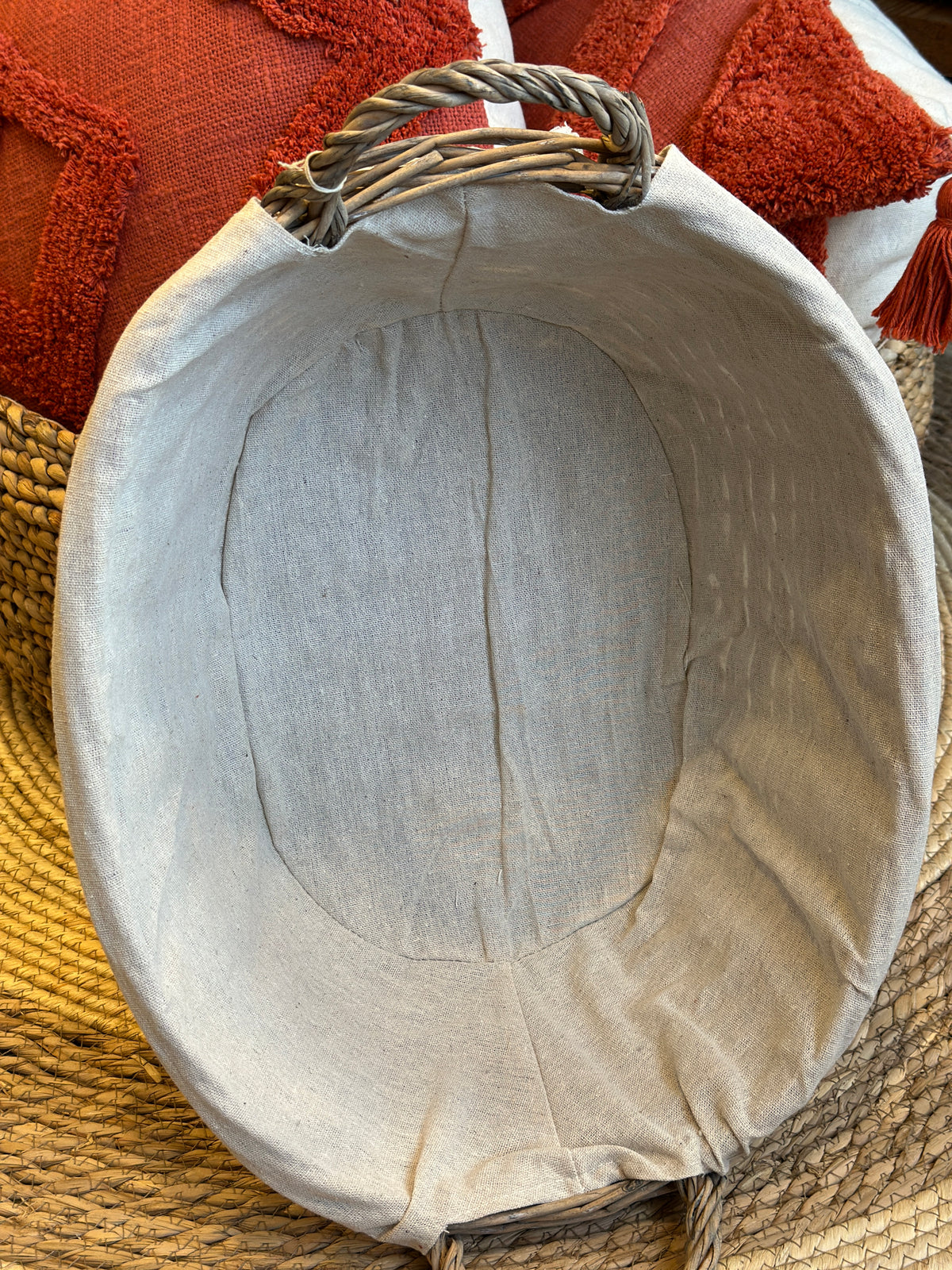 Aufbewahrung/ Korb mit abnehmbaren Stoff mit einer Spitze 43x35x17 cm
