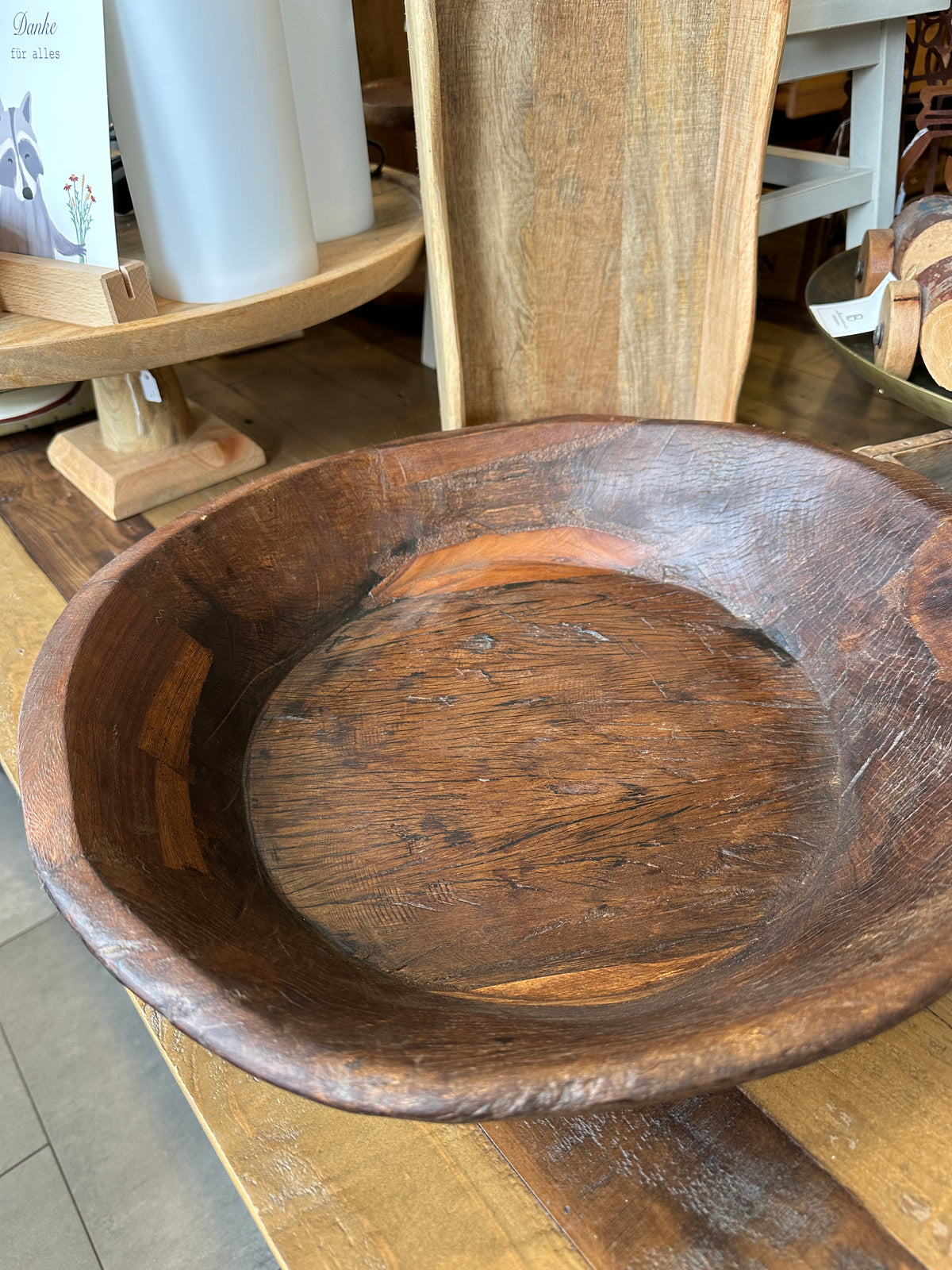 Aufbewahrung, Handgeschnitzte Schale aus einem Stück Holz. Zur Aufbewahrung und Dekoration.                                         Durchmesser ca 44,5cm.