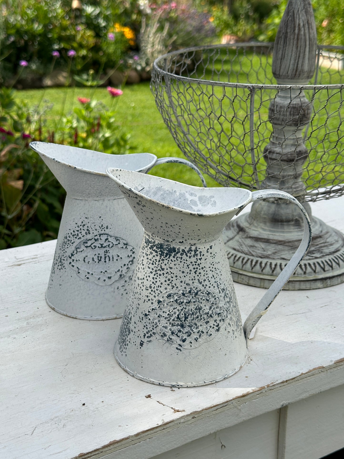 Krug im Antik- Finsh aus Metall