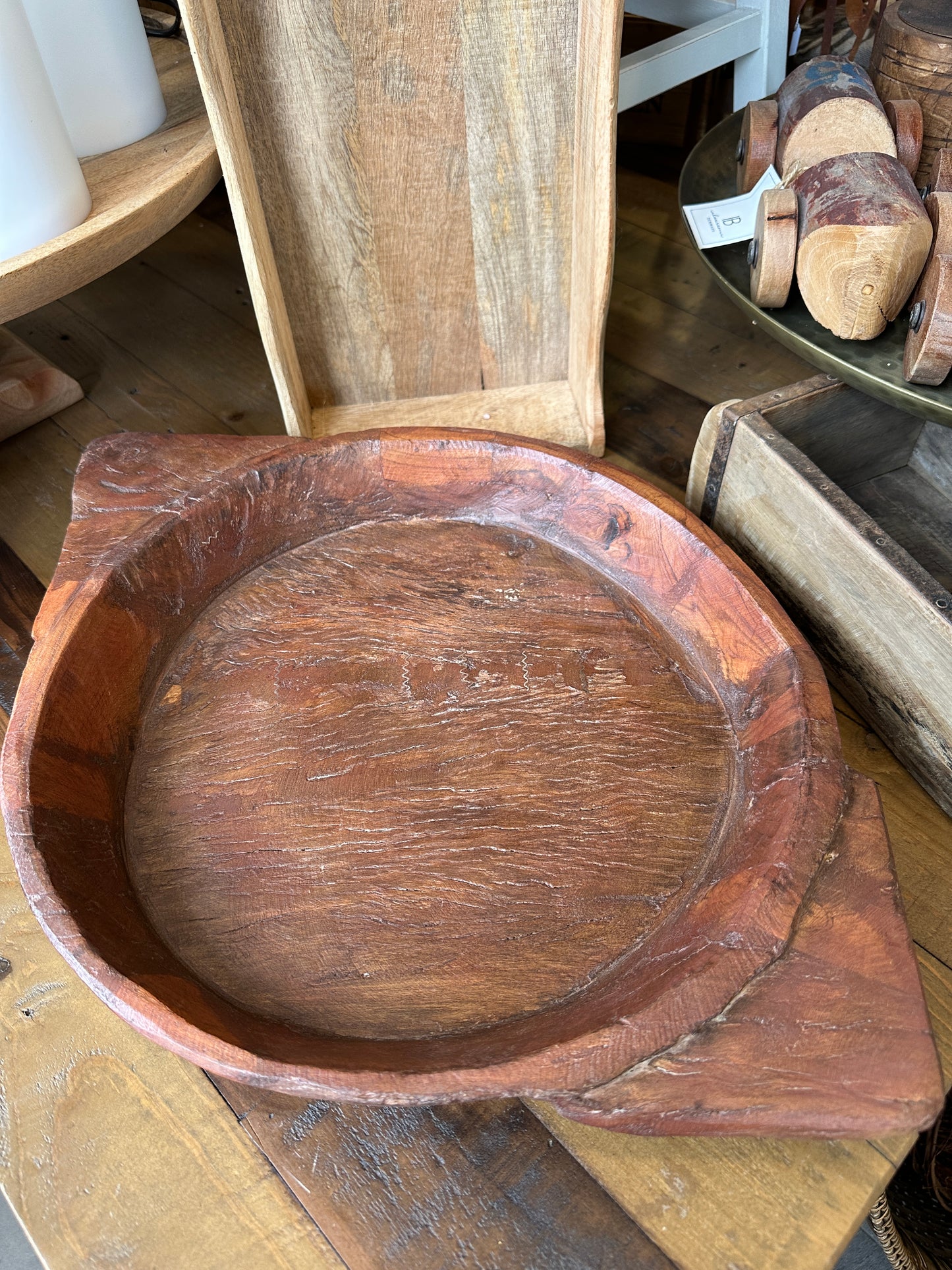 Aufbewahrung, Handgeschnitzte Schale aus einem Stück Holz. Zur Aufbewahrung und Dekoration.                                          Durchmesser 36cm mit Griff 52,5cm