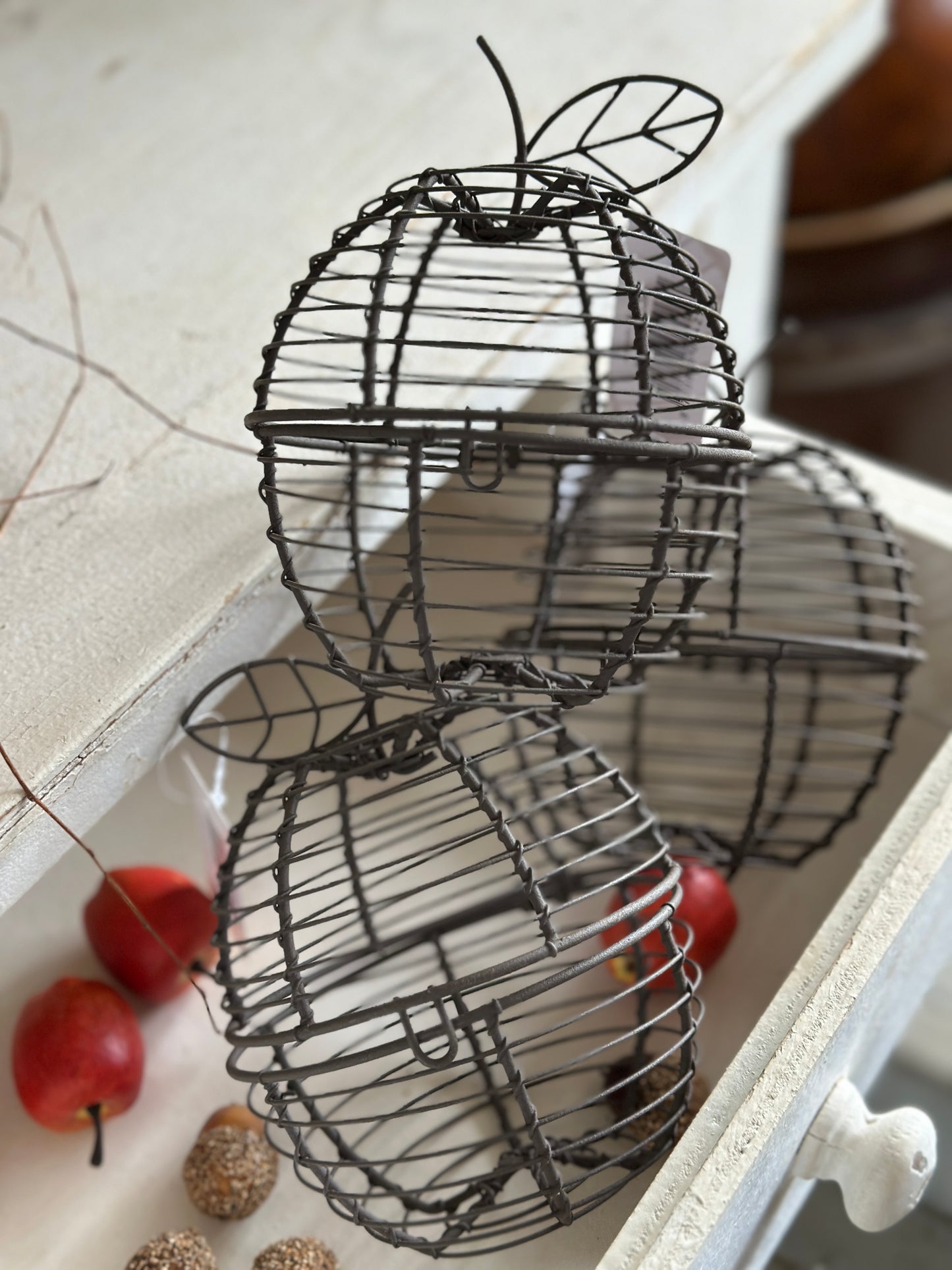 Apfel zum öffnen aus Draht, Körbchen
