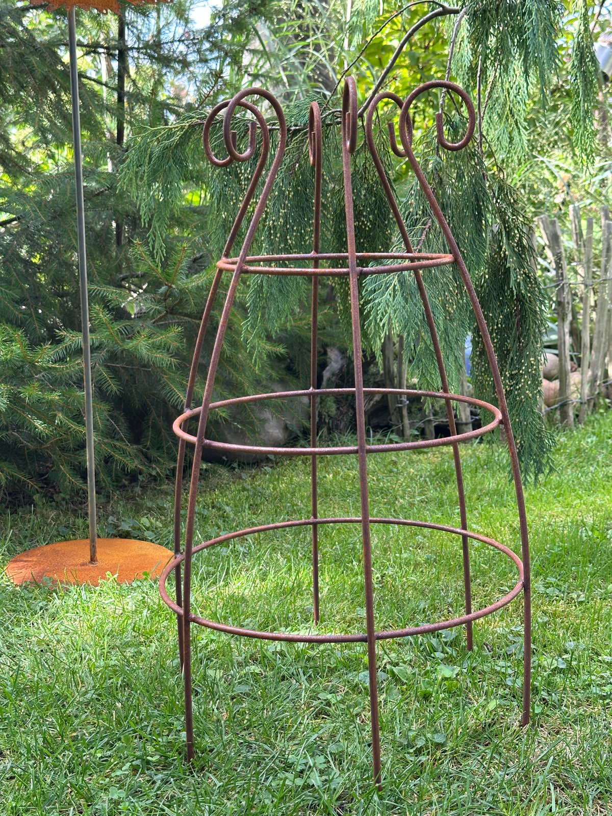 Blumenstütze/ Rankhilfe/ Rankturm Set 2 Stück. (zwei gleiche) Eisen echtrost H: 60cm D: 35cm