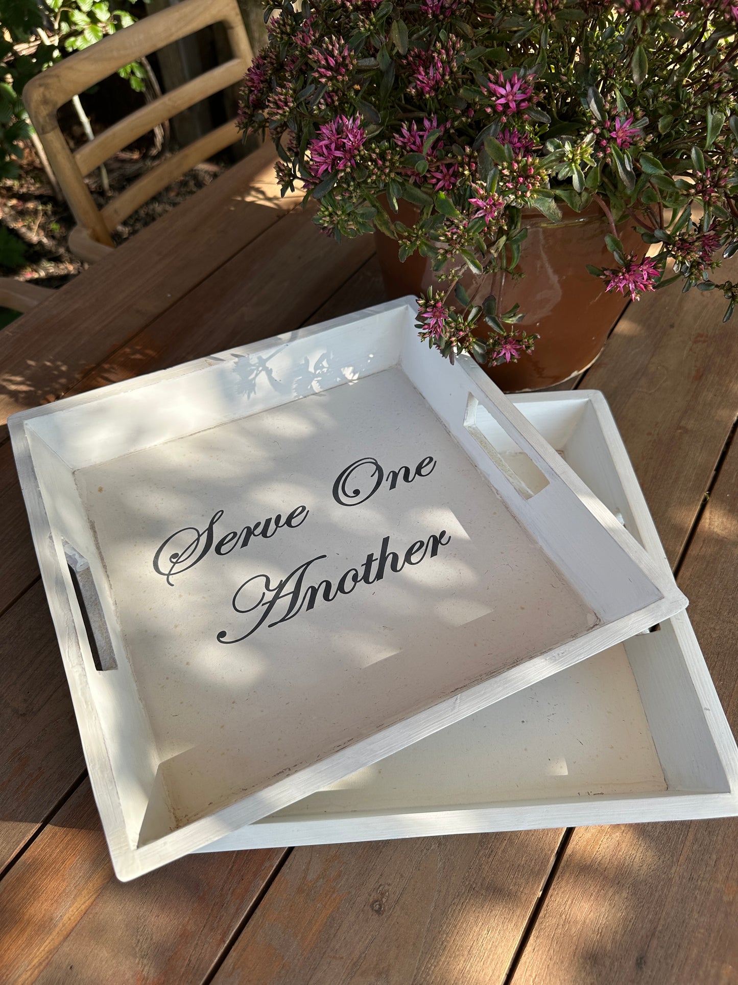 Tablett mit Schriftzug, Serviertablett. Landhausstil / alt französischen Retro Optik.
