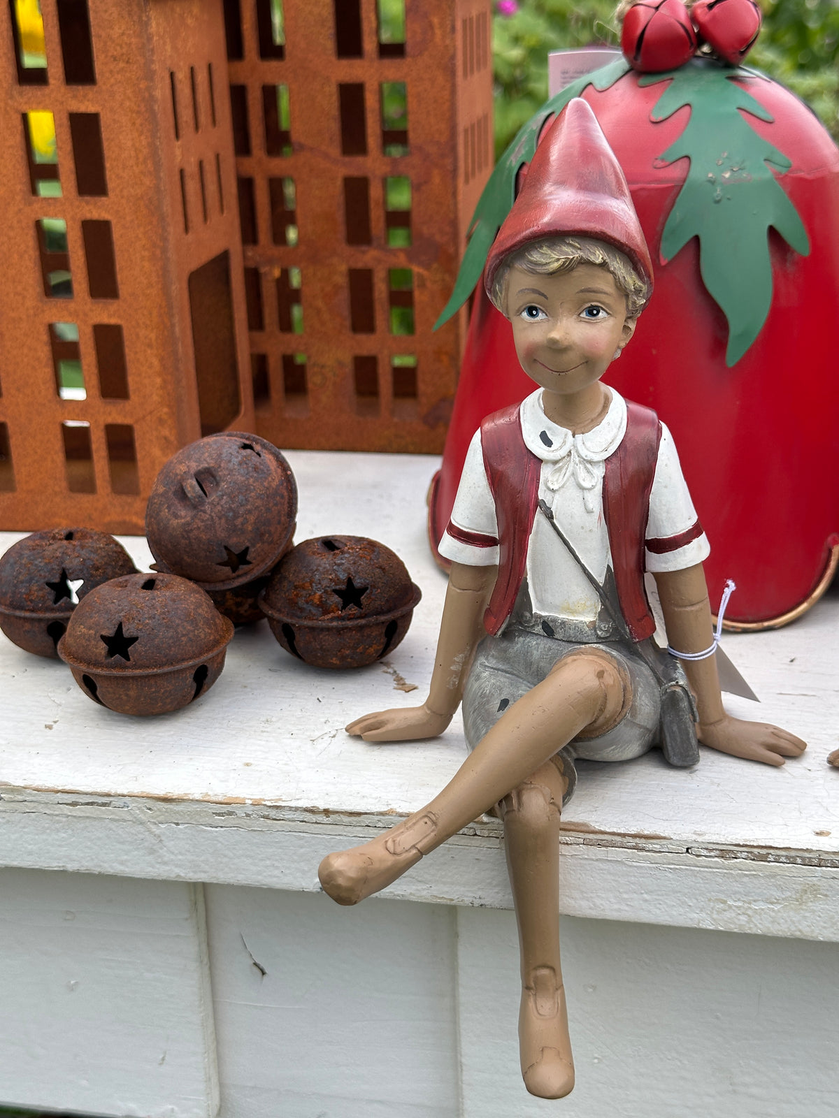 Pinocchio aus Polyresin, sitzend 23 cm