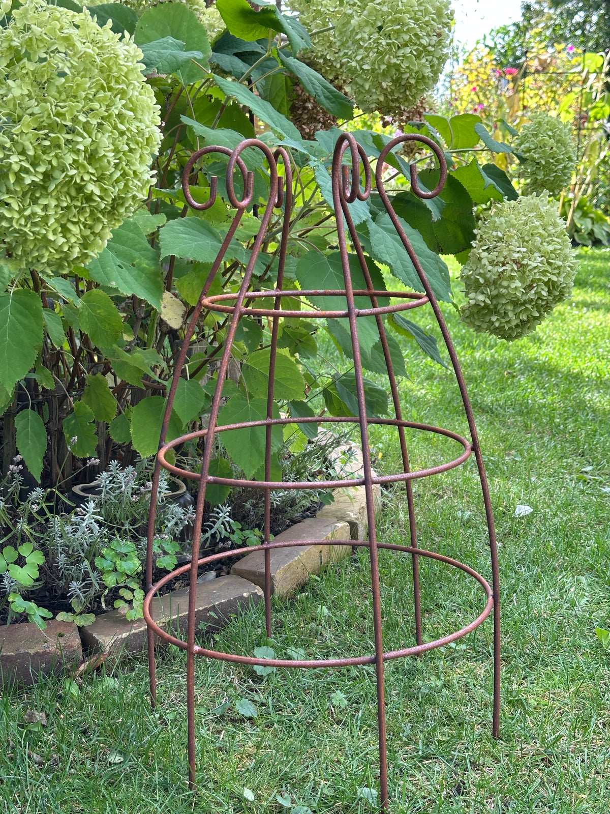 Blumenstütze/ Rankhilfe/ Rankturm Set 2 Stück. (zwei gleiche) Eisen echtrost H: 60cm D: 35cm