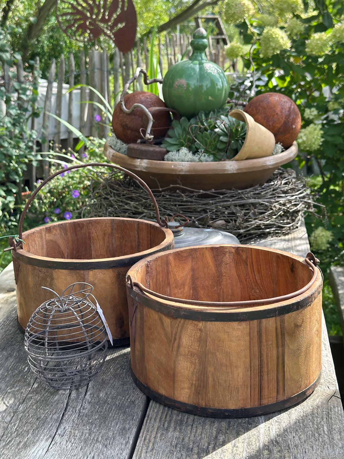 Aufbewahrung Holz Eimer/ Schale mit einem Metall Griff und Eisenrahmen. Mangoholz