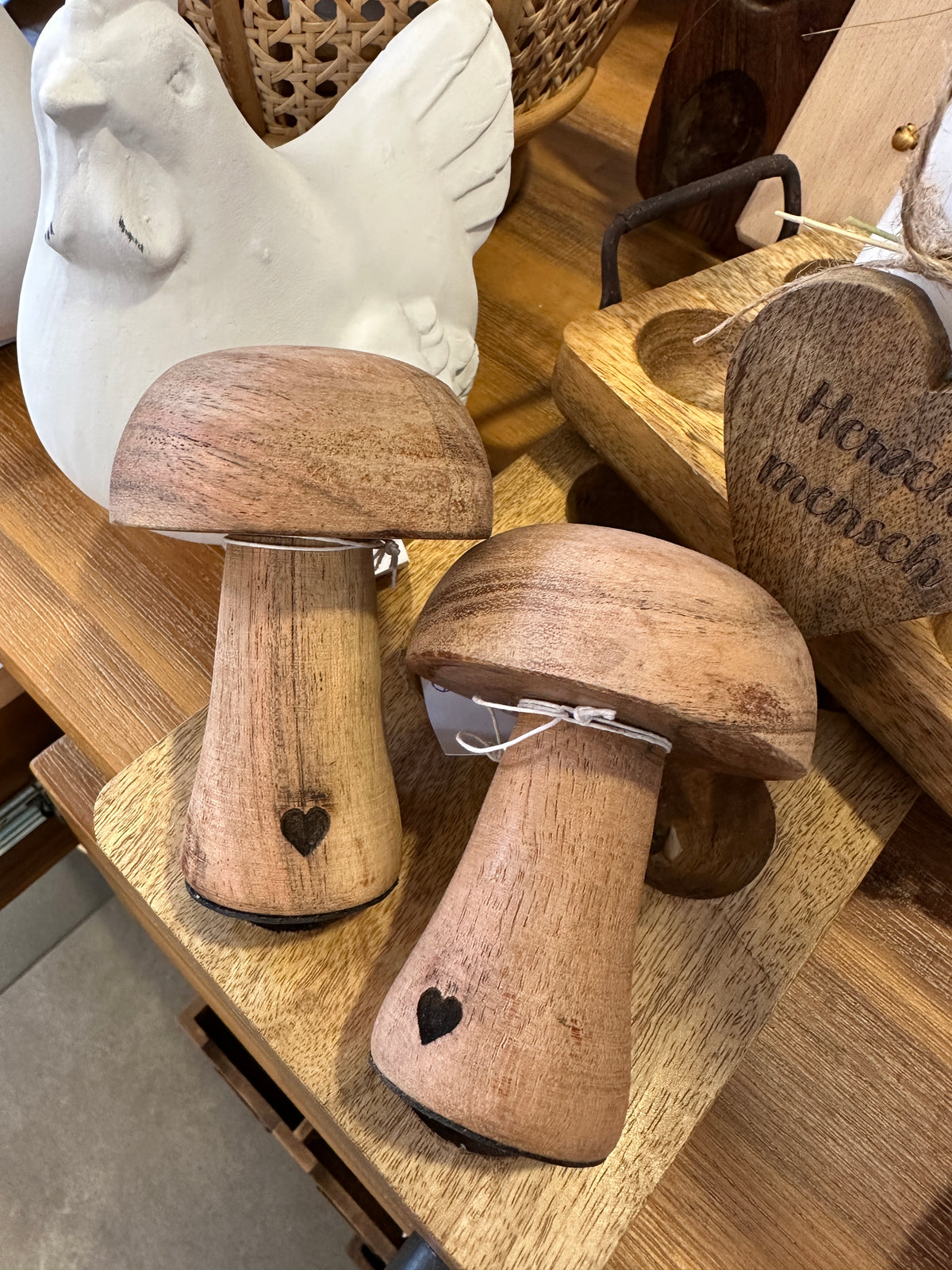 Pilz aus Holz mit Herzchen