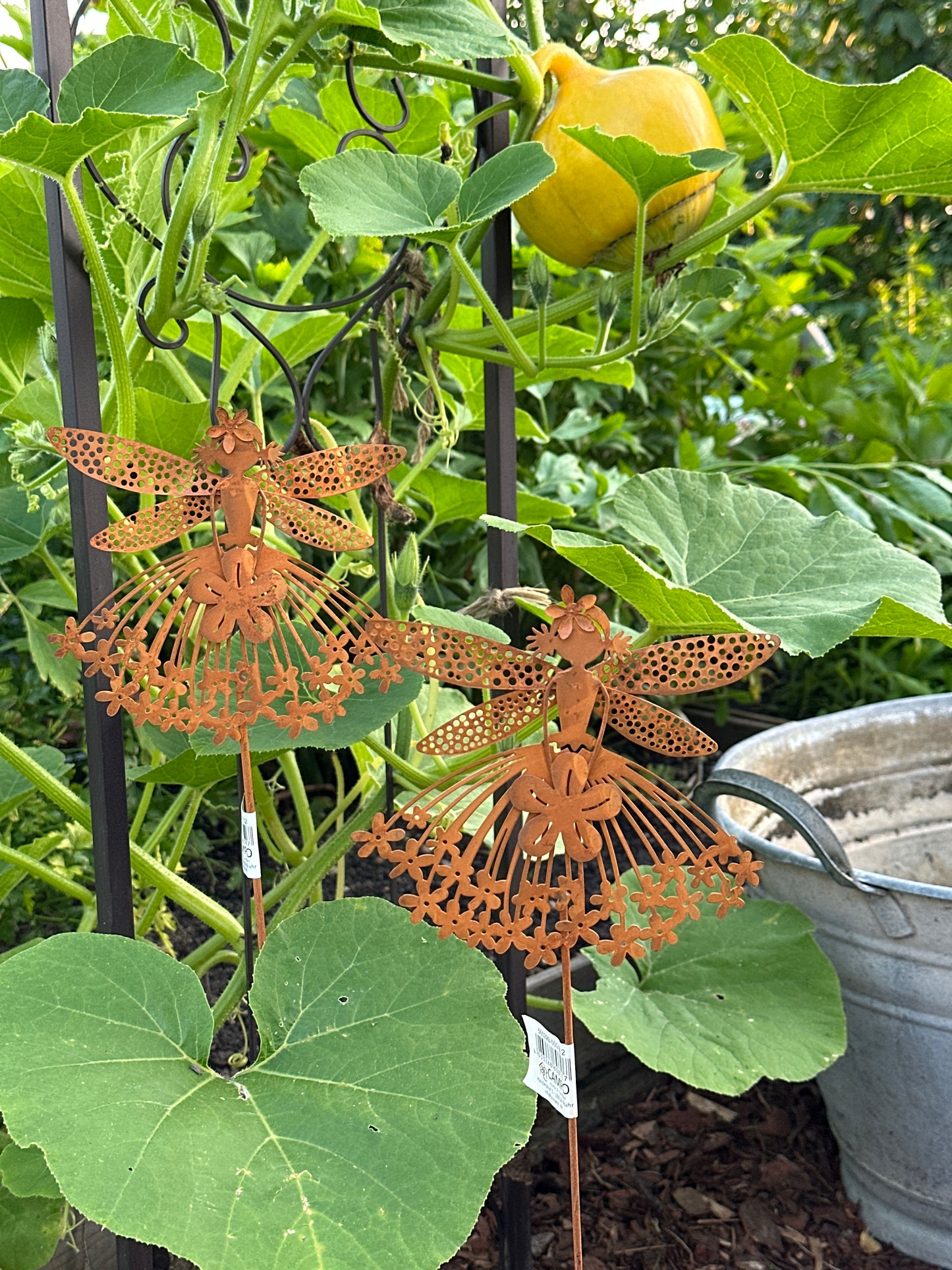 Fee/ Figur Blumen Mädchen, Schmetterling, Stecker Rost