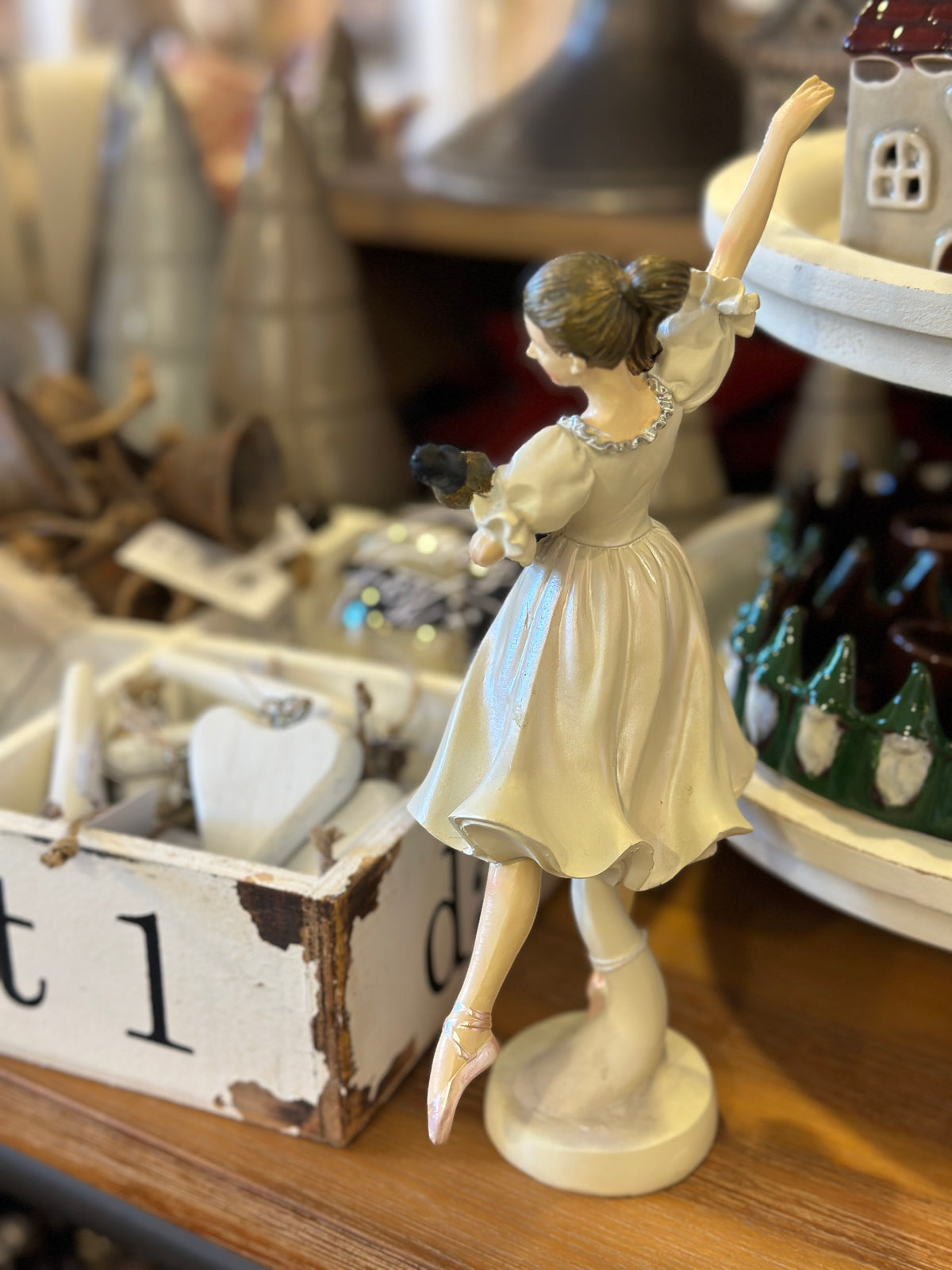 Ballerina/ Figur Frau , tanzend aus Polyresin H: 25,5cm