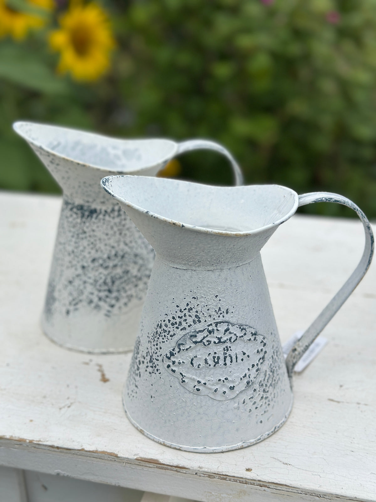 Krug im Antik- Finsh aus Metall