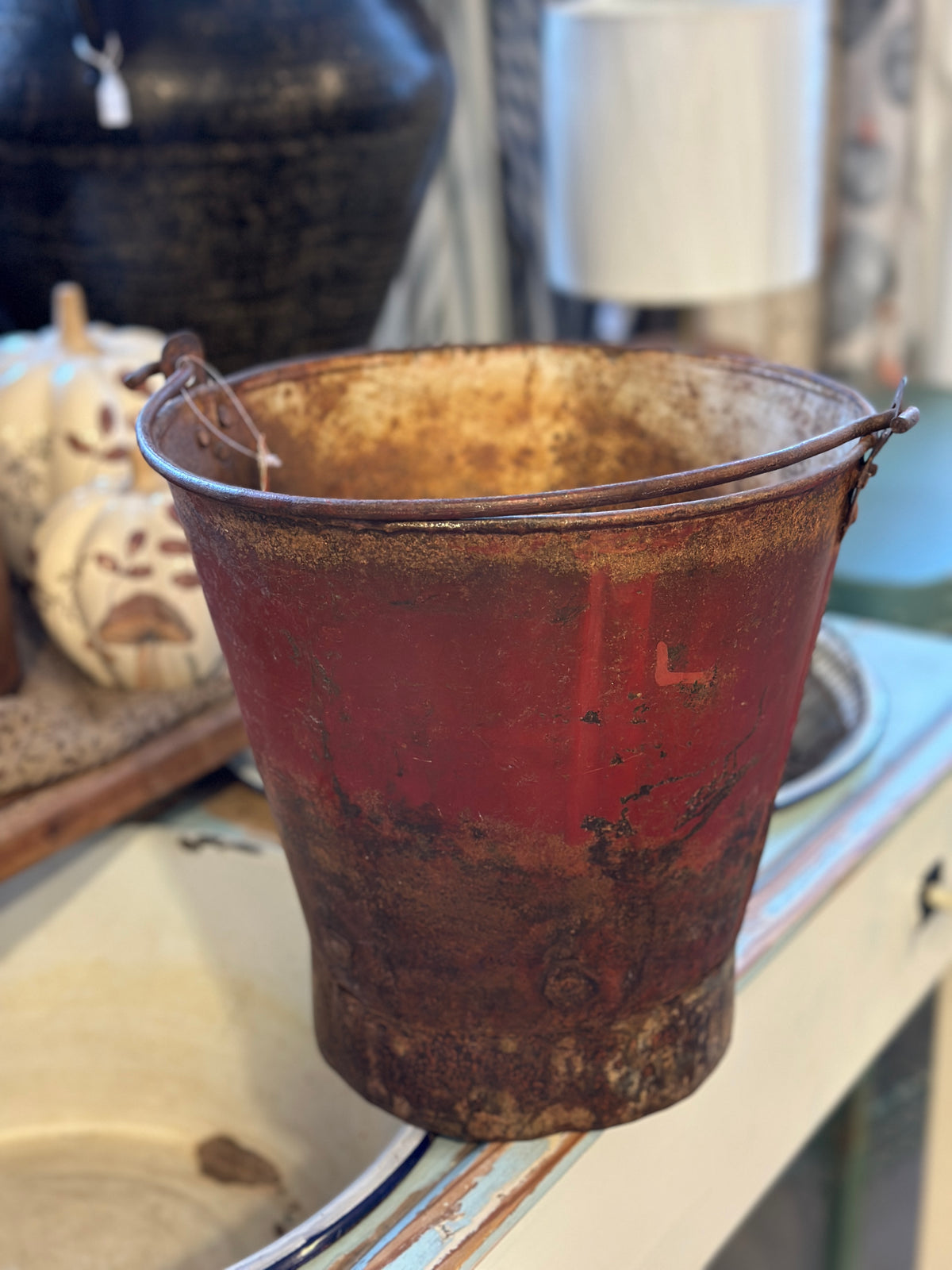 Dekoration Eimer aus Blech, alt Rost