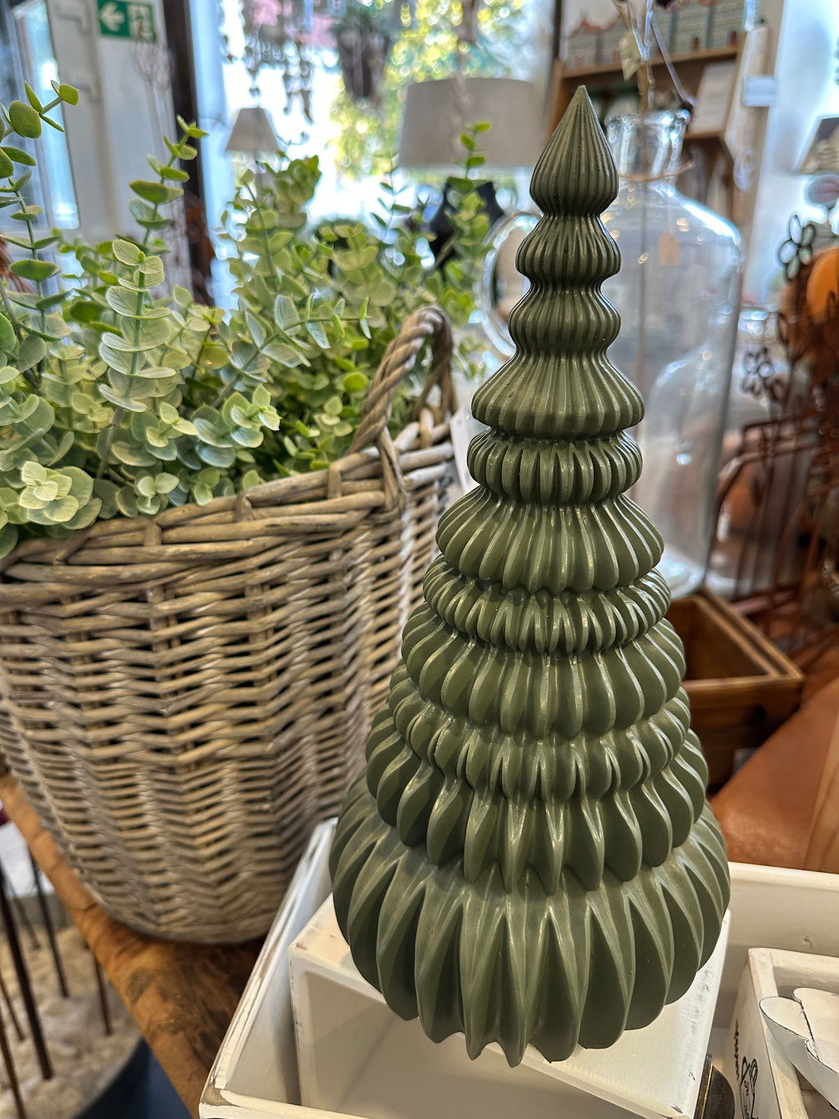 Baum aus Polyresin H: 30 cm