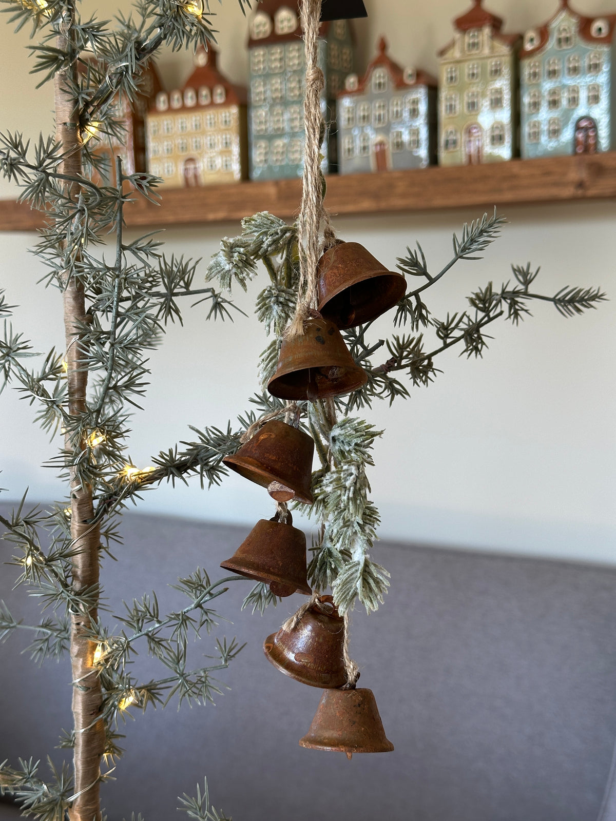 Anhänger Glöckchen Rost mit einem Kunst Zweig