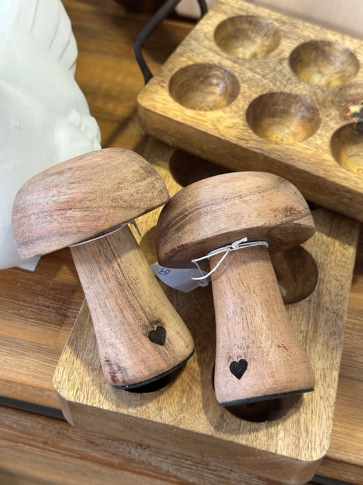 Pilz aus Holz mit Herzchen