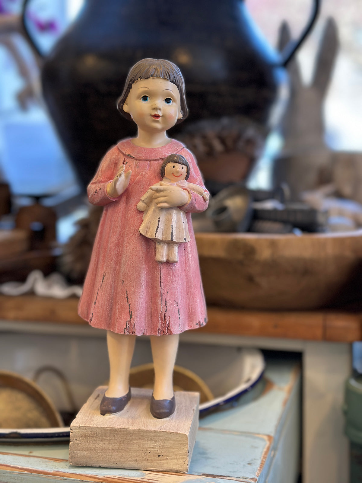 Figur aus Polyresin, Mädchen mit Puppe, Shabby