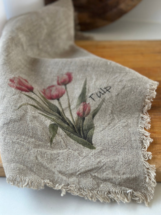 Deckchen/ Deko- Tuch mit einem Tulpen Motiv. Shabby, alle Seiten mit Fransen versehen.