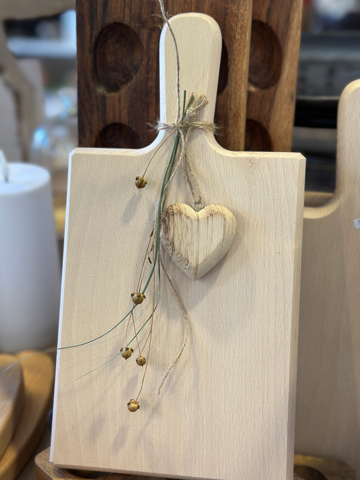 Brett aus Holz mit einem Herz