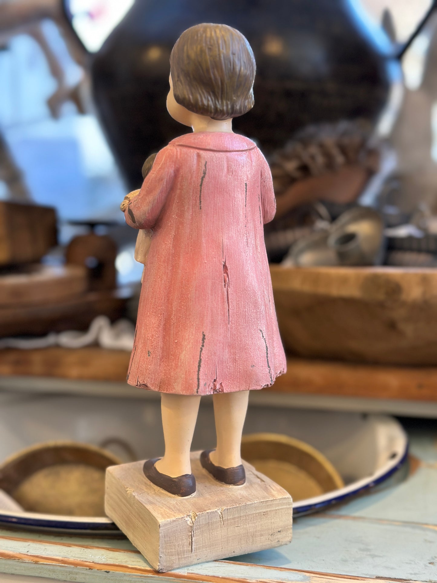 Figur aus Polyresin, Mädchen mit Puppe, Shabby