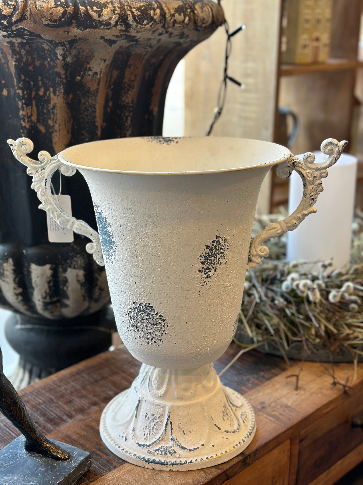Vase aus Metall, Shabby  H: 34x24,5x36 cm.