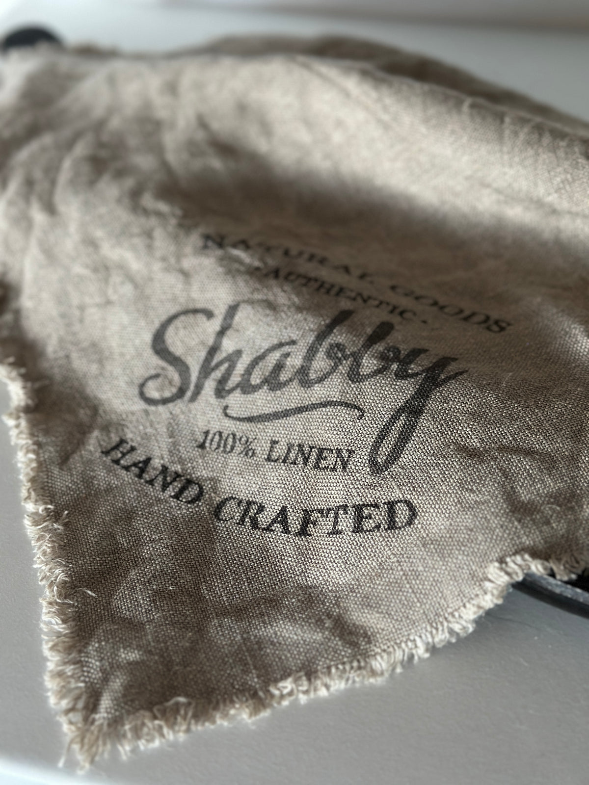 Deckchen/ Deko Tuch, Shabby, alle Seiten mit Fransen versehen.