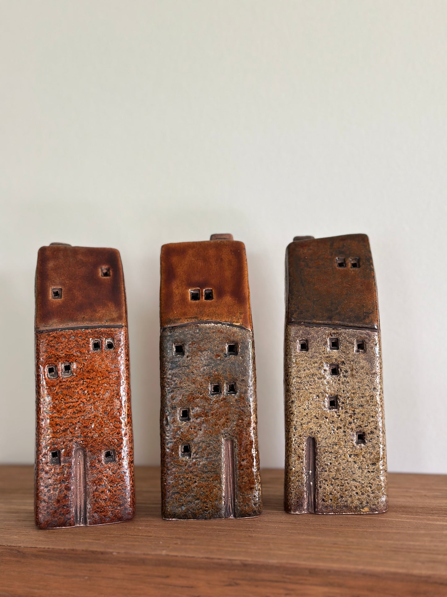 Haus aus Keramik. Set/3 H: 15cm.