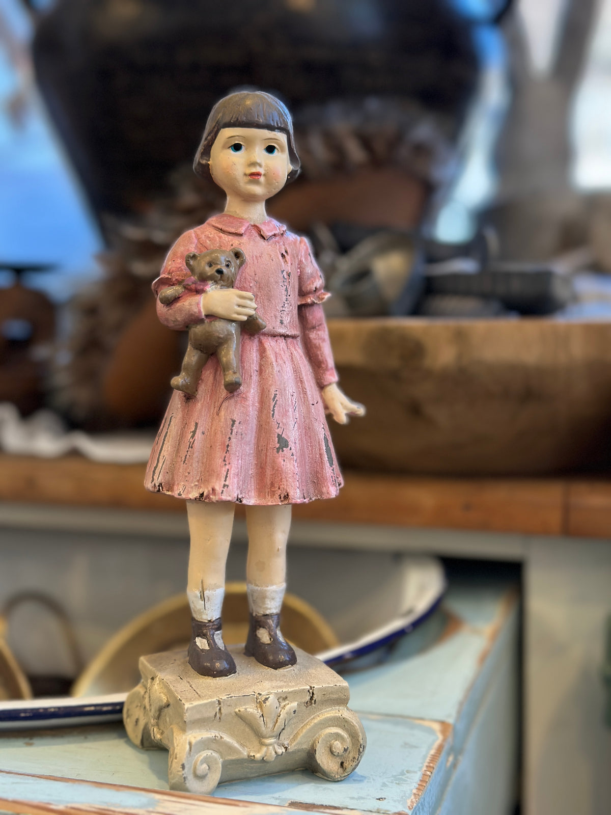 Figur aus Polyresin, Shabby Mädchen mit Teddy