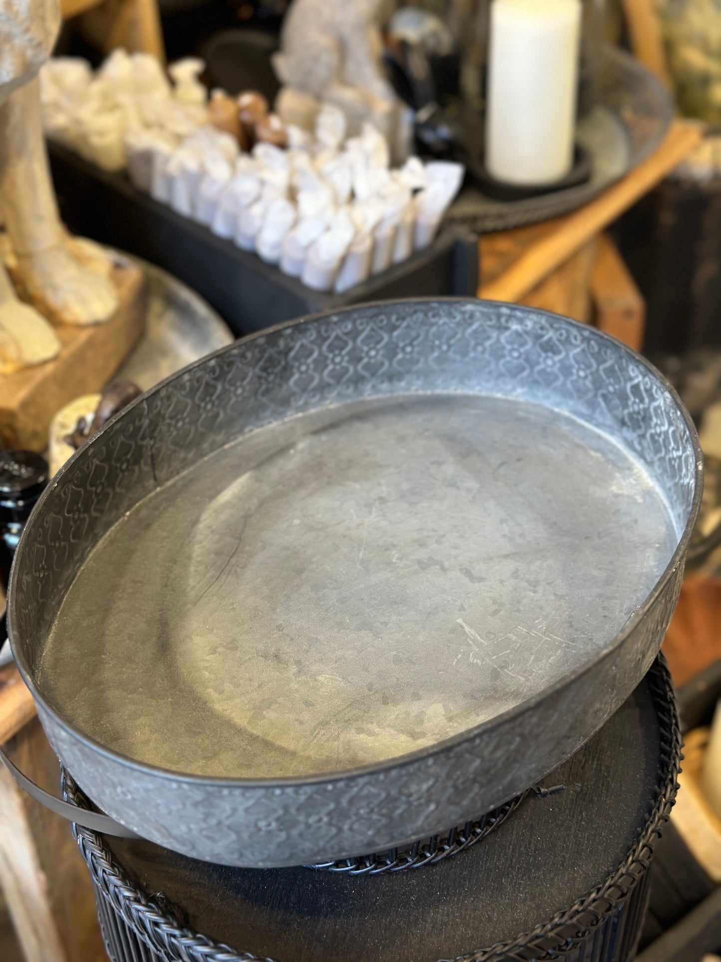 Deko Tablett mit einem Muster aus Metall, groß