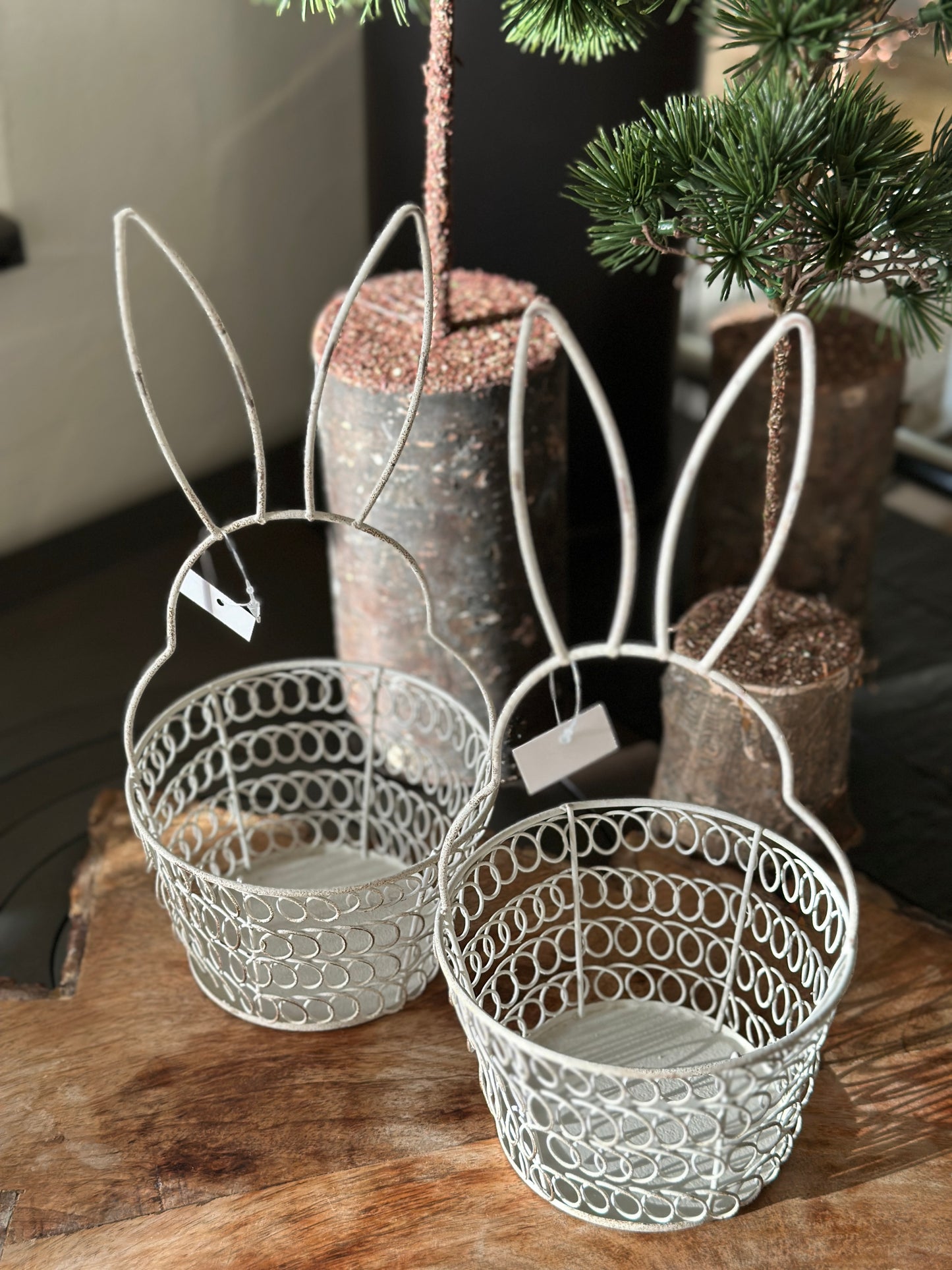 Hase/ Körbchen Metall, weiß