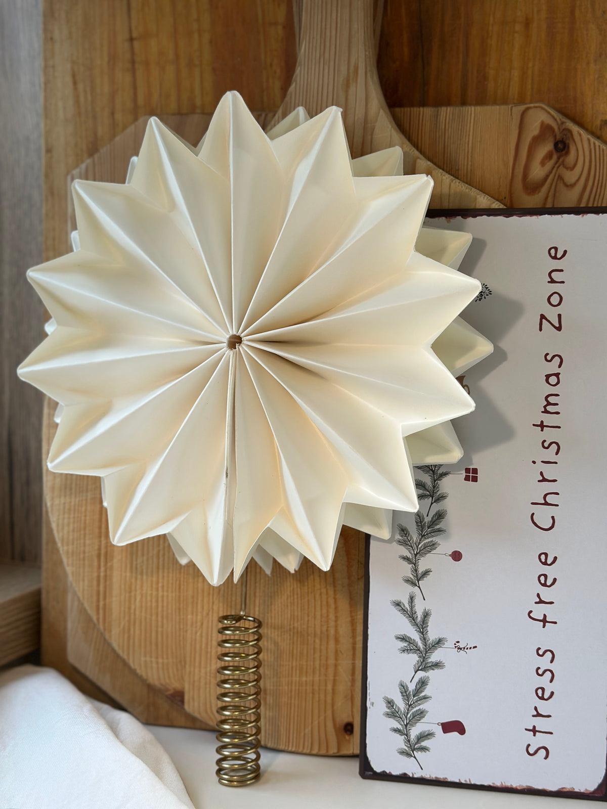 Christbaum Spitze mit messingfarbenem Halter aus Eisen, gefertigt aus Papier
