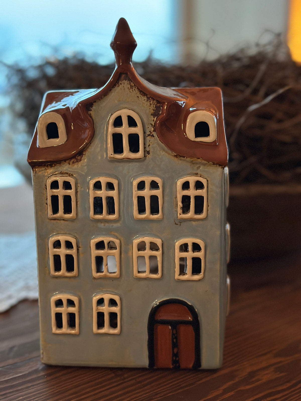 Haus aus Keramik blau/braun/weiß