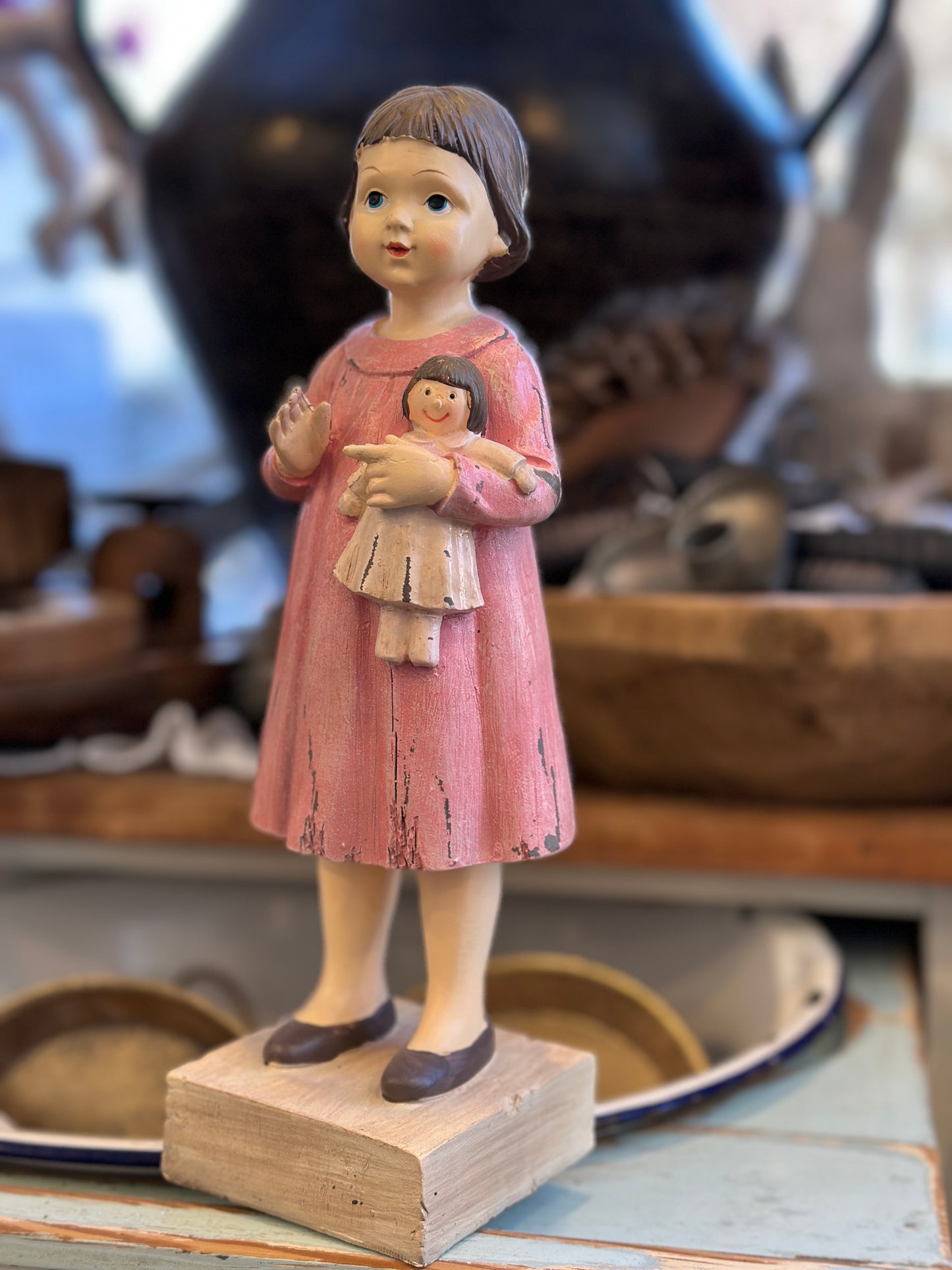 Figur aus Polyresin, Mädchen mit Puppe, Shabby
