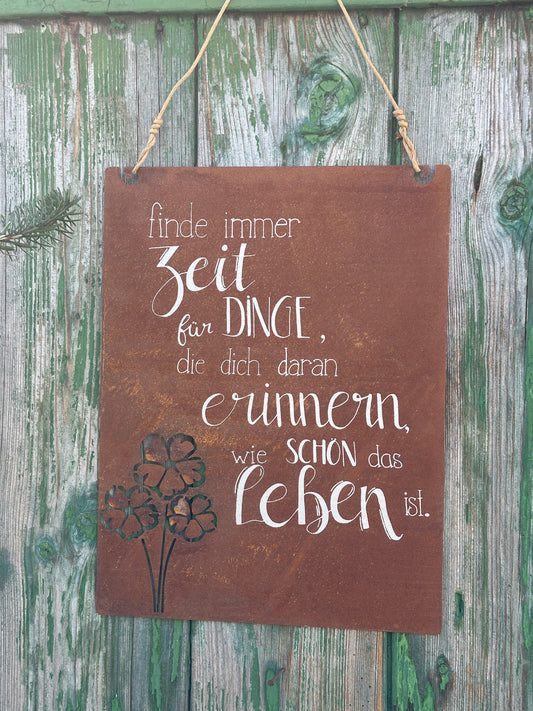 Tafel mit Kordel & Beschriftung. 30x26 cm. Finde immer Zeit für DINGE, die dich daran erinnern wie schön das Leben ist.