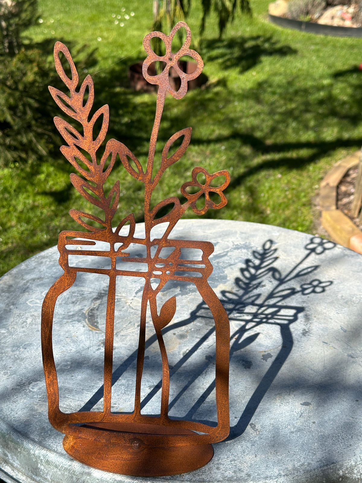 Blumen- Vase, aus Edelrost H: 40cm.
