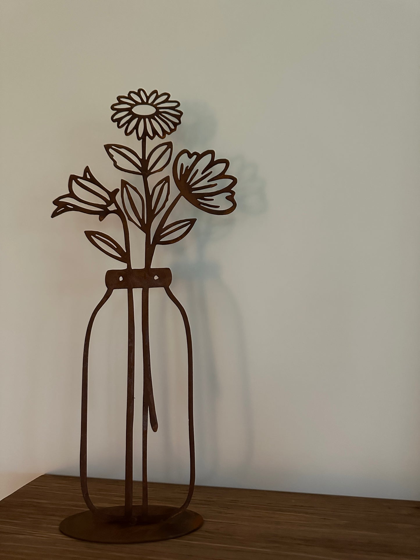 Blumen- Vase, aus Edelrost H: 40 cm.