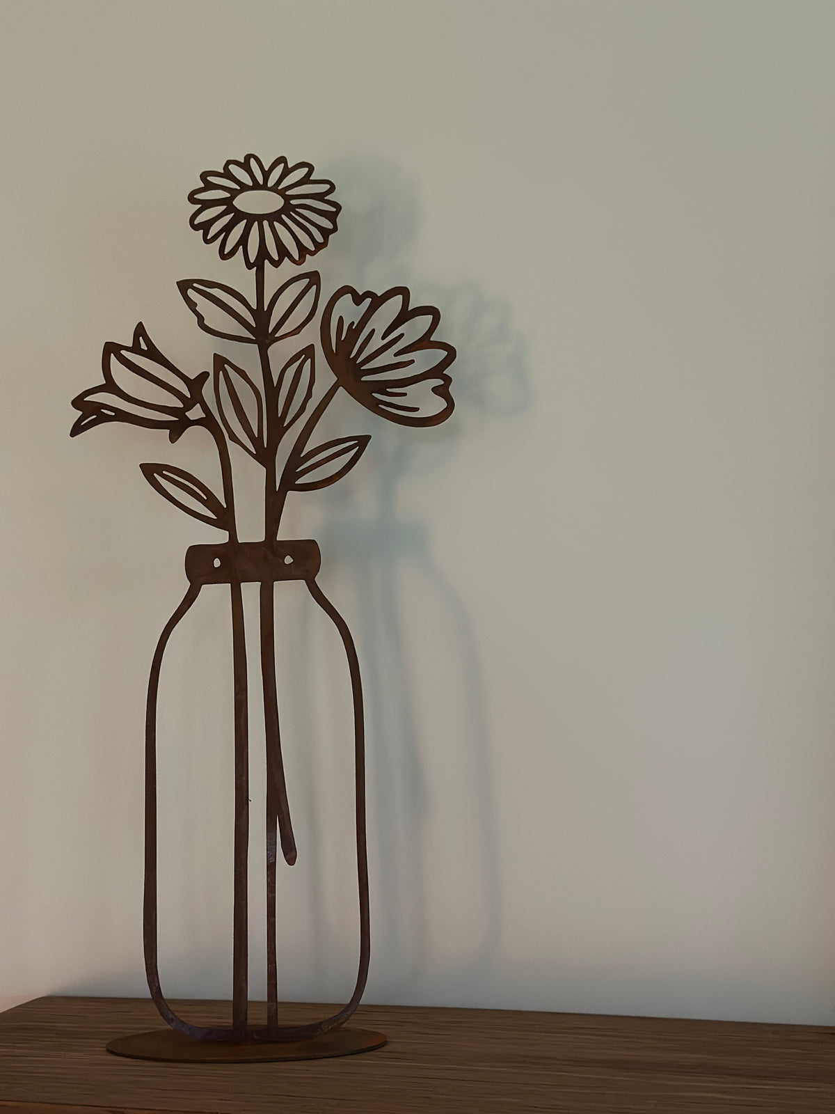 Blumen- Vase, aus Edelrost H: 40 cm.