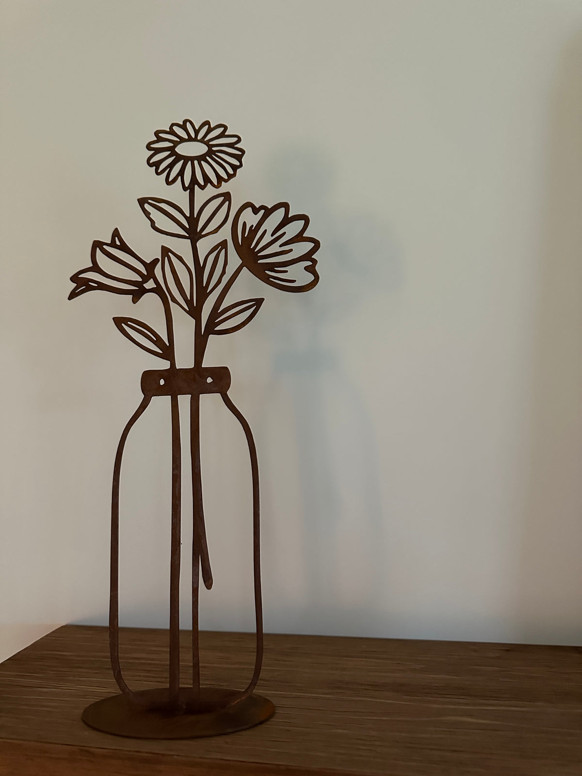 Blumen- Vase, aus Edelrost H: 40 cm.