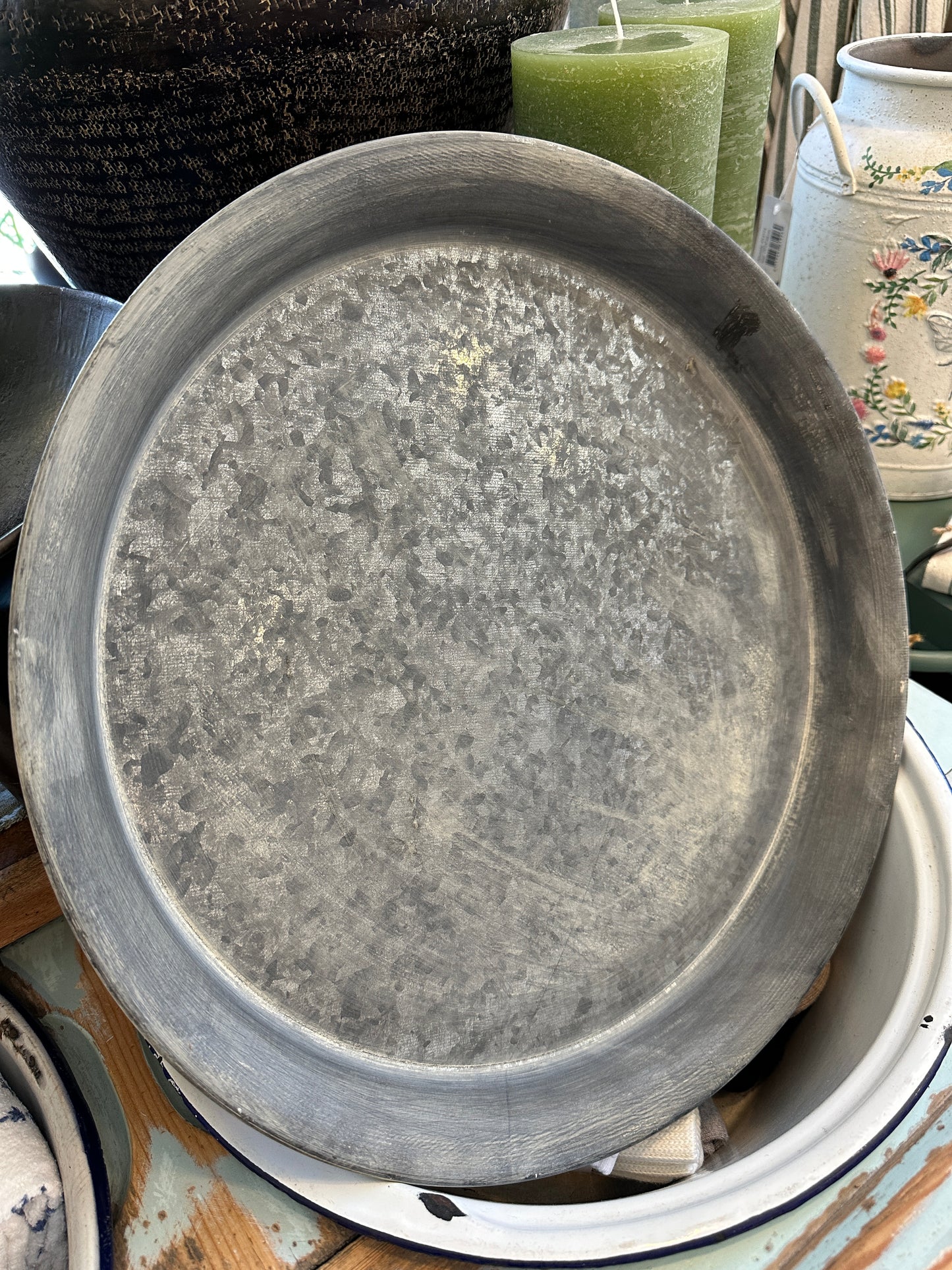 Teller aus Blech. Durchmesser 43cm.