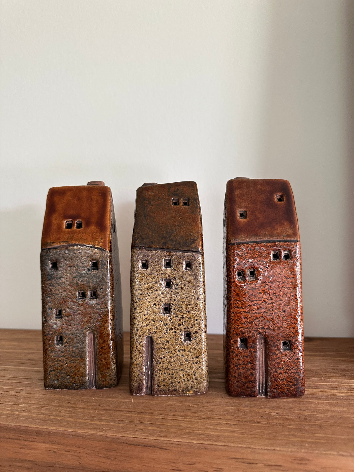 Haus aus Keramik. Set/3 H: 15cm.