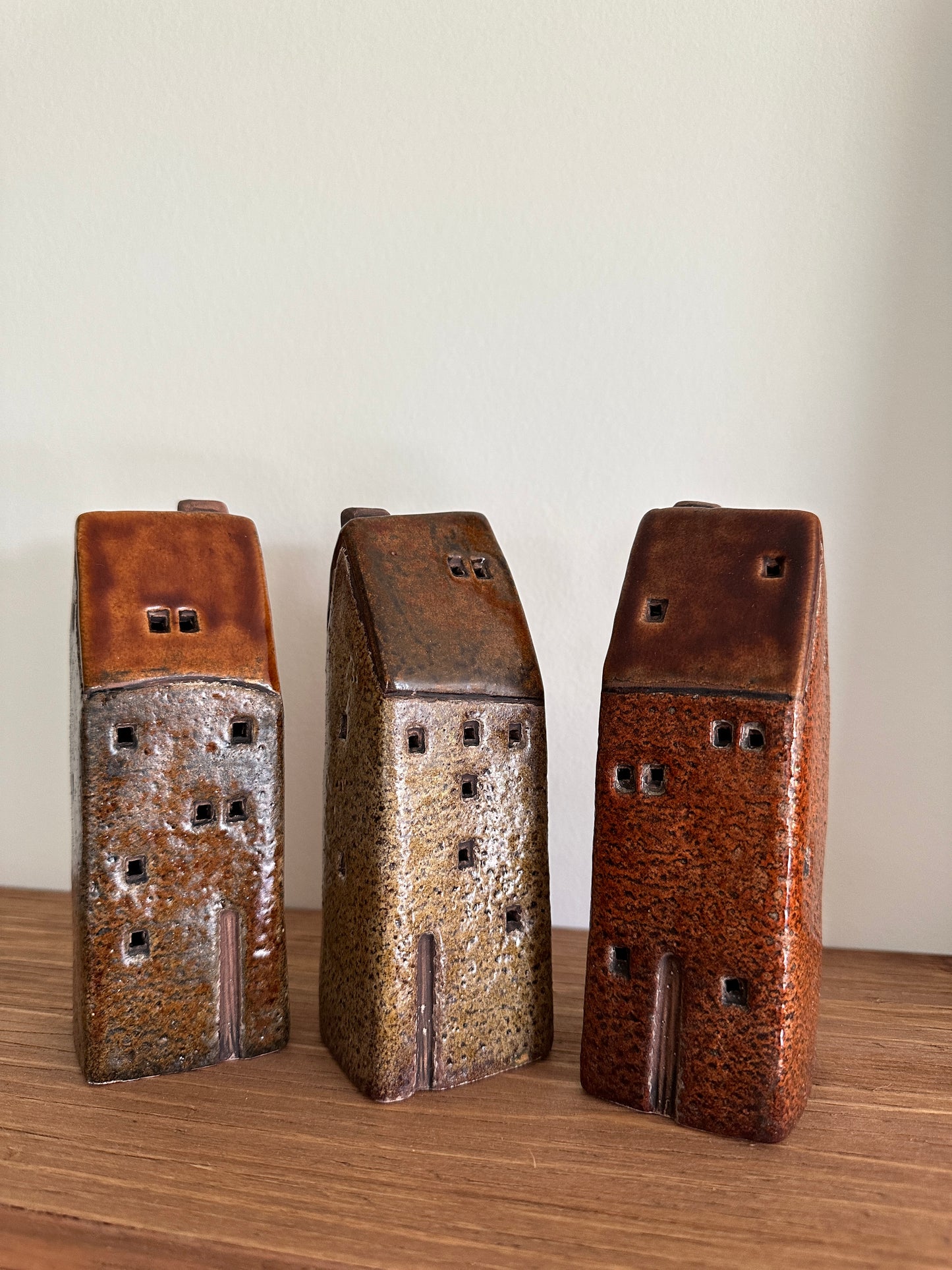 Haus aus Keramik. Set/3 H: 15cm.