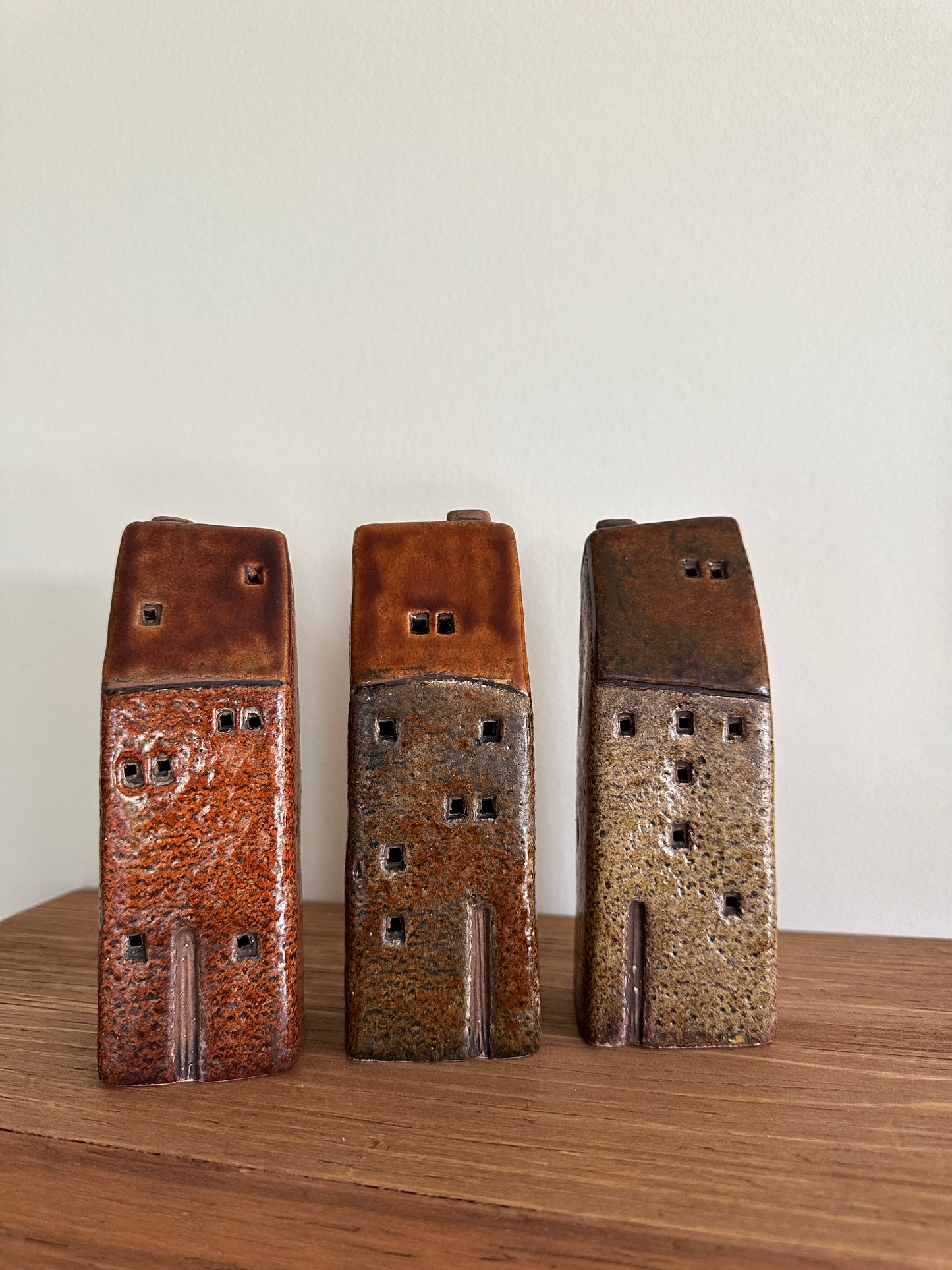 Haus aus Keramik. Set/3 H: 15cm.